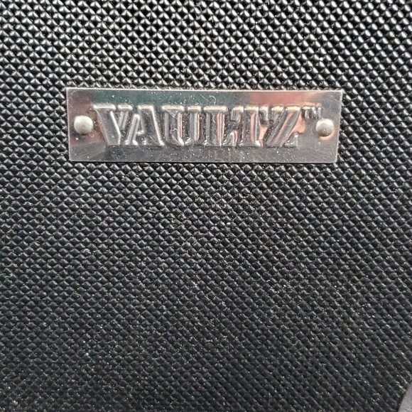 Vaultz CD Case - Picture 2 of 6